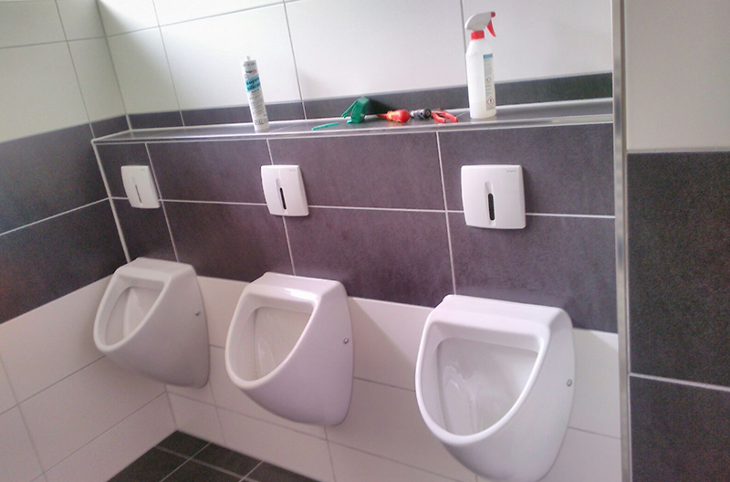 Badezimmer modern Fliesen Sanitär Toilette
